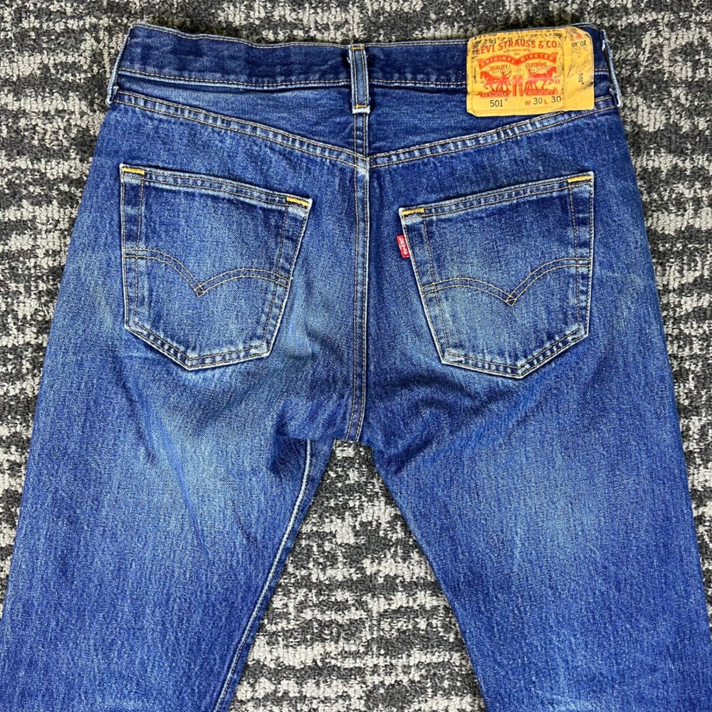 Levi's 501 Jeans Mens 31x29 Blue Medium Wash Vintage Straight Leg Button Fly - Picture 11 of 14